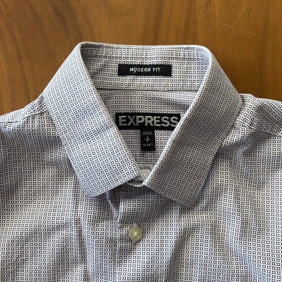 Express button down - Picture 3 of 5